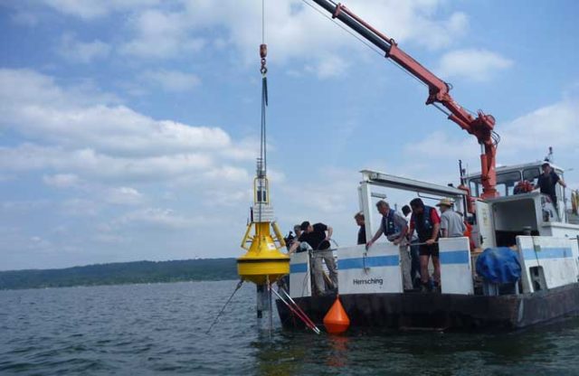Buoy-monitoring_temperature_profile_water_quality_Ammersee_installation_OTT